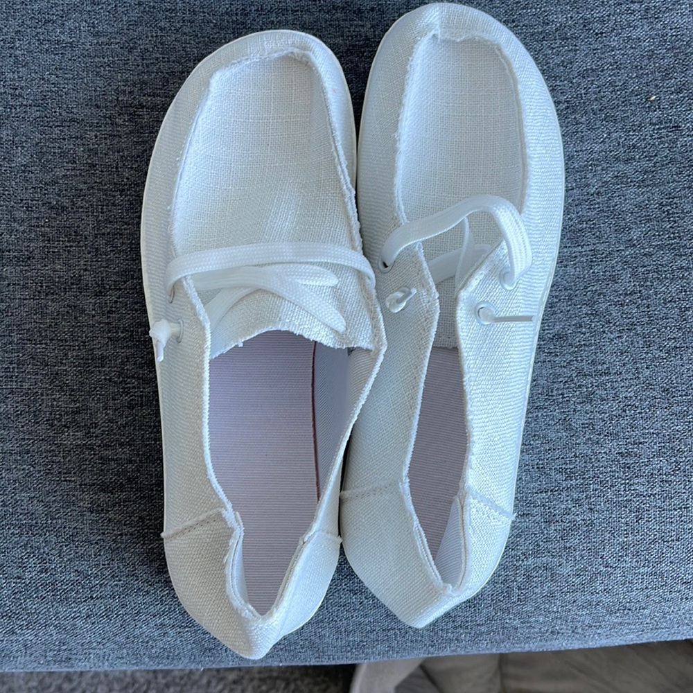 Size 7 slip on, everyday shoes